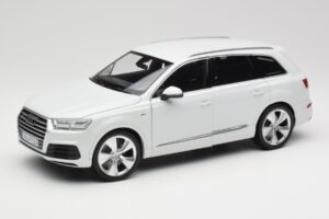 Audi Q7 4M Bel Minichamps 1:18 110014000 Kovina