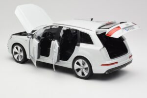Audi Q7 4M Bel Minichamps 1:18 110014000 Kovina – slika 5 od 8