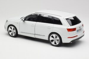 Audi Q7 4M Bel Minichamps 1:18 110014000 Kovina – slika 7 od 8