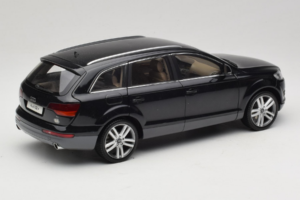 Audi Q7 Črn Kyosho 1:18 09221BK Kovina – slika 3 od 8