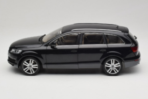 Audi Q7 Črn Kyosho 1:18 09221BK Kovina – slika 4 od 8