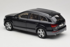Audi Q7 Črn Kyosho 1:18 09221BK Kovina – slika 7 od 8