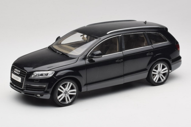 Audi Q7 Črn Kyosho 1:18 09221BK Kovina