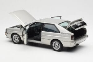 Audi Quattro LWB Srebrna AUTOart 1:18 70303 Kovina – slika 5 od 8