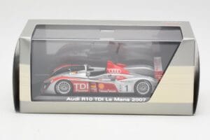 Audi R10 TDI LMP1 #1 F. Biela / E. Pirro / M. Werner 24 Hours of Le Mans 2007 Minichamps 1:43 5020700213 Kovina – slika 4 od 4