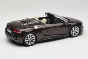Audi R8 5.2 Spyder Teak Brown Kyosho 1:18 5010918525 Kovina – slika 3 od 8
