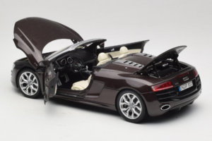 Audi R8 5.2 Spyder Teak Brown Kyosho 1:18 5010918525 Kovina – slika 5 od 8