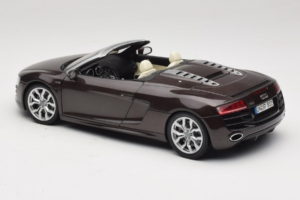 Audi R8 5.2 Spyder Teak Brown Kyosho 1:18 5010918525 Kovina – slika 7 od 8