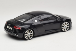 Audi R8 Črn Kyosho 1:18 09213BK Kovina – slika 3 od 8
