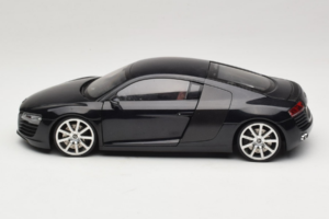 Audi R8 Črn Kyosho 1:18 09213BK Kovina – slika 4 od 8