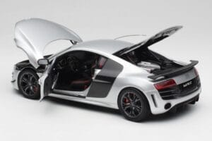 Audi R8 GT Type 42 Ice Srebrna Metallic Kyosho 1:18 09218IS Kovina – slika 5 od 8