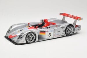 Audi R8 LMP900 #8 Audi Sport Team Joest F. Biela / E. Pirro / T. Kristensen 24 Hours of Le Mans 2000 Maisto 1:18 38899 Kovina