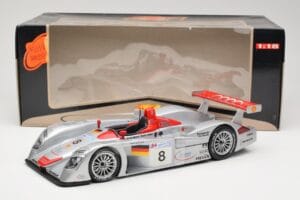 Audi R8 LMP900 #8 Audi Sport Team Joest F. Biela / E. Pirro / T. Kristensen 24 Hours of Le Mans 2000 Maisto 1:18 38899 Kovina – slika 6 od 6