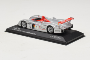 Audi R8 LMP #1 F. Biela / E. Pirro / T. Kristensen 24 Hours of Le Mans Winner 2001 Minichamps 1:43 400011201 Kovina – slika 3 od 4