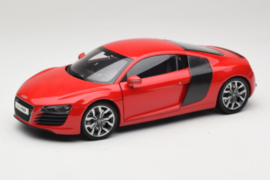 Audi R8 Rdeč Kyosho 1:18 09213R Kovina