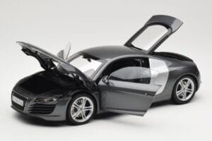 Audi R8 Type 42 4.2 Daytona Grey Kyosho 1:18 5010618425 Kovina – slika 2 od 8