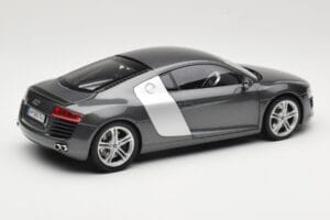 Audi R8 Type 42 4.2 Daytona Grey Kyosho 1:18 5010618425 Kovina – slika 3 od 8