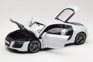 Audi R8 Type 42 Suzuka Grey Kyosho 1:18 09213SG Kovina – slika 2 od 8