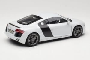 Audi R8 Type 42 Suzuka Grey Kyosho 1:18 09213SG Kovina – slika 3 od 8