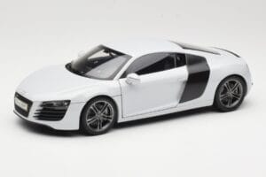 Audi R8 Type 42 Suzuka Grey Kyosho 1:18 09213SG Kovina