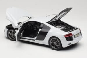 Audi R8 Type 42 Suzuka Grey Kyosho 1:18 09213SG Kovina – slika 5 od 8