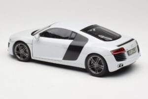 Audi R8 Type 42 Suzuka Grey Kyosho 1:18 09213SG Kovina – slika 7 od 8