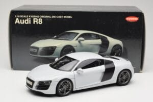 Audi R8 Type 42 Suzuka Grey Kyosho 1:18 09213SG Kovina – slika 8 od 8