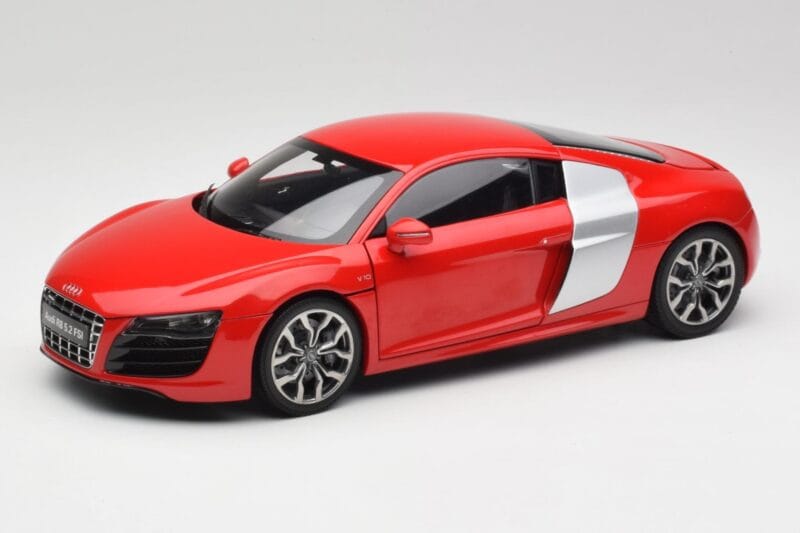 Audi R8 V10 Brilliant Rdeč Kyosho 1:18 09216RR Kovina