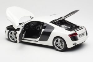 Audi R8 Type 42 Bel Kyosho 1:18 09213W Kovina – slika 5 od 8