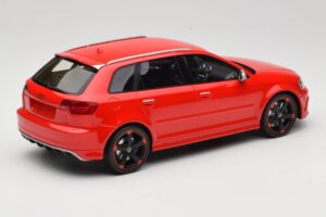 Audi RS3 8P Sportback Rdeč DNA 1:18 DNA000056 Smola – slika 2 od 6
