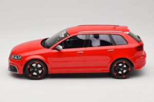 Audi RS3 8P Sportback Rdeč DNA 1:18 DNA000056 Smola – slika 3 od 6