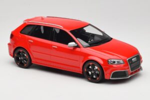 Audi RS3 8P Sportback Rdeč DNA 1:18 DNA000056 Smola – slika 4 od 6