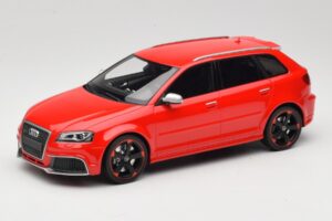 Audi RS3 8P Sportback Rdeč DNA 1:18 DNA000056 Smola
