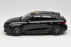 Audi RS3 8Y Sportback Myth Black Norev 1:18 188388 Kovina – slika 4 od 8