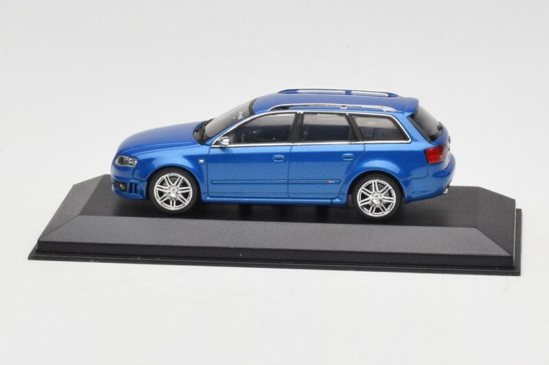 Audi RS4 B7 Avant Blue Metallic Minichamps 1:43 AUDI010 Kovina
