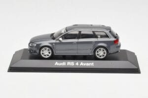 Audi RS4 B7 Avant Siv Minichamps 1:43 5010509223 Kovina
