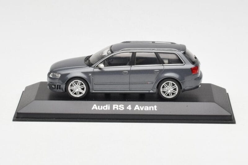 Audi RS4 B7 Avant Siv Minichamps 1:43 5010509223 Kovina
