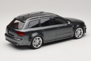 Audi RS4 B7 Siv Otto 1:18 OT721 Smola – slika 2 od 6