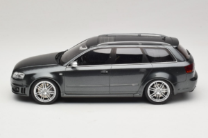 Audi RS4 B7 Siv Otto 1:18 OT721 Smola – slika 3 od 6