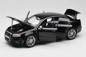 Audi RS4 B7 Sedan Phantom Black Minichamps 1:18 5010509115 Kovina – slika 2 od 8