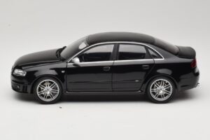 Audi RS4 B7 Sedan Phantom Black Minichamps 1:18 5010509115 Kovina – slika 4 od 8