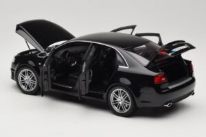 Audi RS4 B7 Sedan Phantom Black Minichamps 1:18 5010509115 Kovina – slika 5 od 8