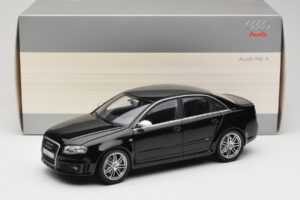 Audi RS4 B7 Sedan Phantom Black Minichamps 1:18 5010509115 Kovina – slika 8 od 8