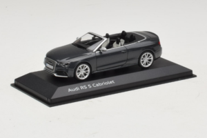 Audi RS5 B8 Kabriolet Daytona Gray Minichamps 1:43 5011215323 Kovina – slika 2 od 4