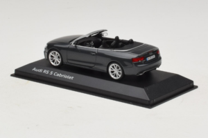 Audi RS5 B8 Kabriolet Daytona Gray Minichamps 1:43 5011215323 Kovina – slika 3 od 4