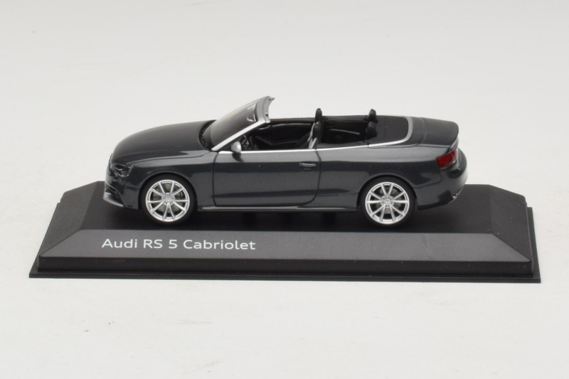 Audi RS5 B8 Kabriolet Daytona Gray Minichamps 1:43 5011215323 Kovina