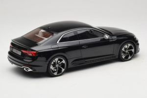 Audi RS5 B9 Coupe Črn GT Spirit 1:18 GT751 Smola – slika 2 od 6