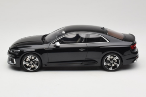 Audi RS5 B9 Coupe Črn GT Spirit 1:18 GT751 Smola – slika 3 od 6