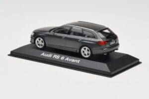 Audi RS6 C5 Avant Daytona Grey Minichamps 1:43 5010710233 Kovina – slika 3 od 4