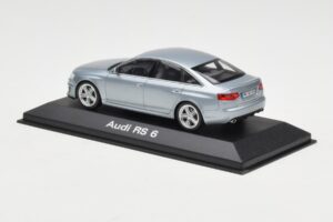 Audi RS6 C6 Monza Silver Minichamps 1:43 5010810113 Kovina – slika 3 od 4